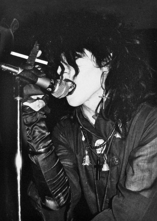 midnightwitch01's tweet photo. Remembering the late and ledgandry Rozz Williams on his birthday 🦇 https://t.co/AGAizY98wU