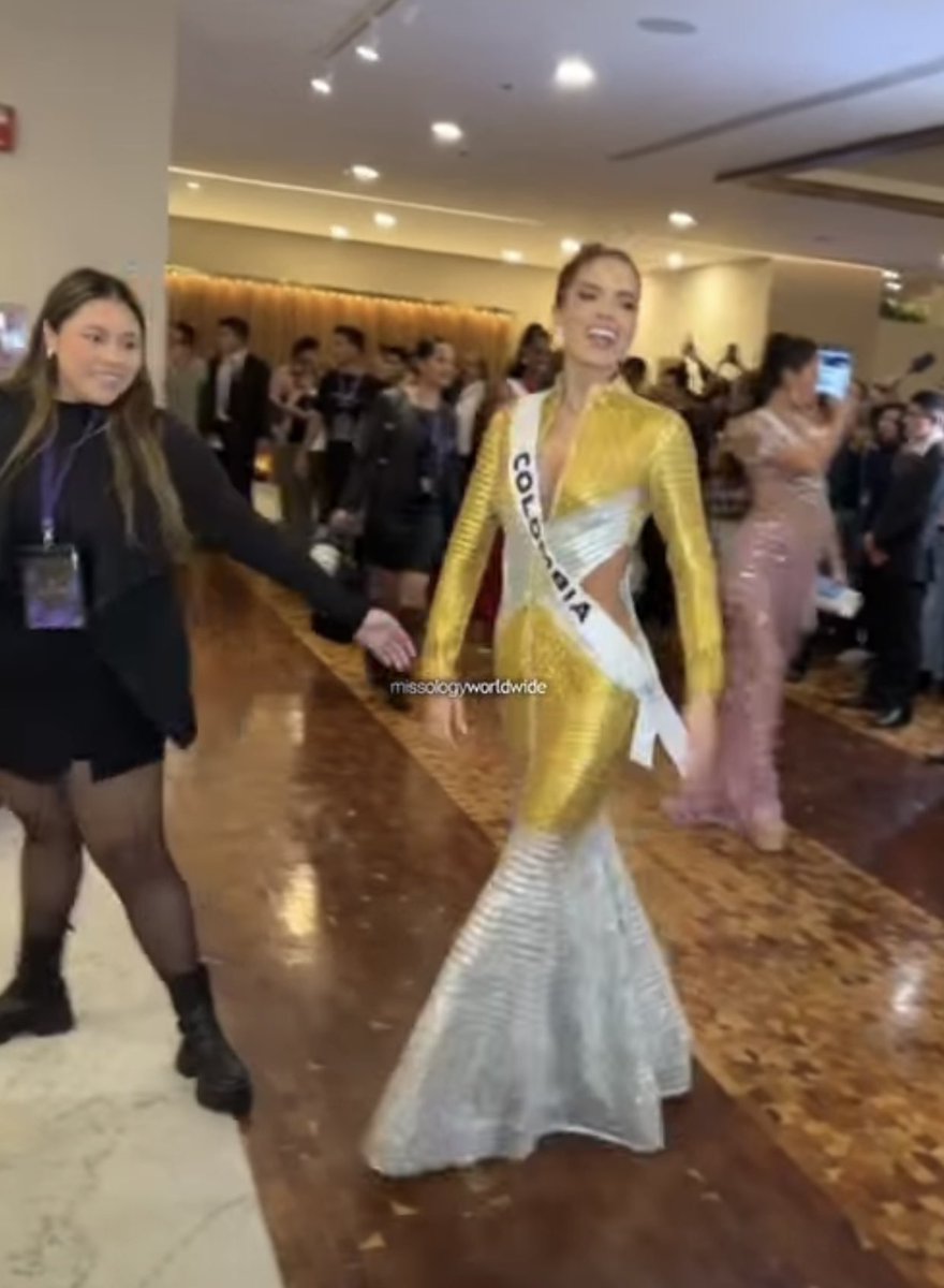 gerardoitriago's tweet image. ¿Y Ahora? 

Quiero ver que me tienen que decir de esta hipocresía, a Ileana la acabaron por el vestido que uso en Miami y ahora viene su candidata y sale con esto.

Hipócritas, Basuras, Doble Moral!