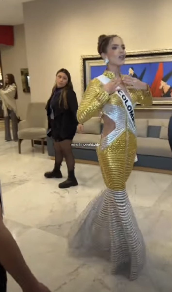 gerardoitriago's tweet image. ¿Y Ahora? 

Quiero ver que me tienen que decir de esta hipocresía, a Ileana la acabaron por el vestido que uso en Miami y ahora viene su candidata y sale con esto.

Hipócritas, Basuras, Doble Moral!