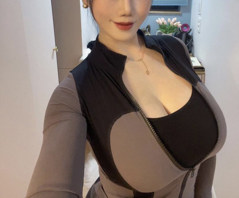 R0TTINGFORYOU's tweet photo. Big fat 𝐉𝐀𝐏𝐀𝐍𝐄𝐒𝐄 titties. https://t.co/pP01LyjIS6