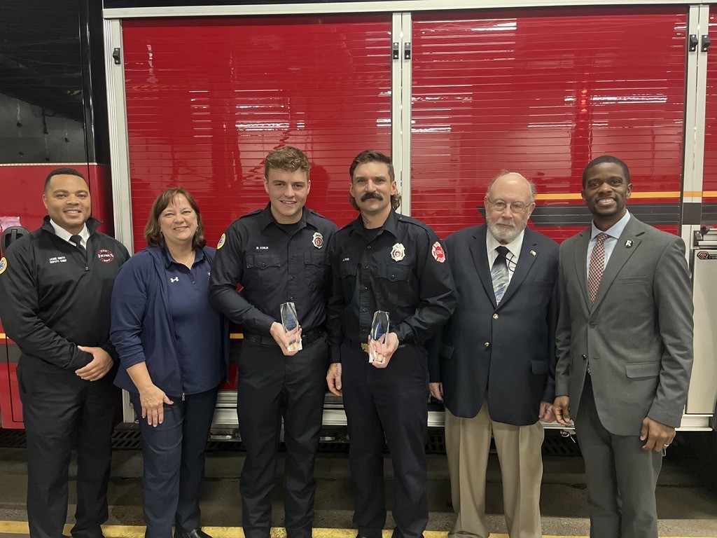 StPaulFireDept's tweet image. Firefighters Ryks and Conlin voted MN100 Club firefighters of the year!!  Together, Ryks and Conlin rescued 5 children from a house fire this past January.
#mn100club ##cityofsaintpaul #saintpaulfire #firefighter #ems