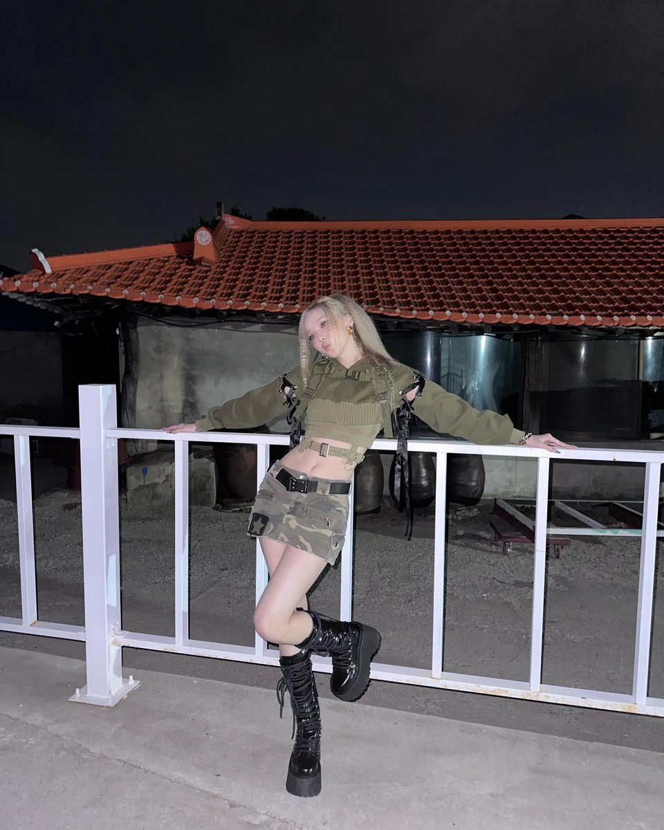 camelliasw0rld's tweet photo. miss lara croft at your service 😌 HAPPY BIRTHDAY VAL 💕
#HAPPYVALDAY #DAISYAPTEVENT https://t.co/QjSnzg9RuH