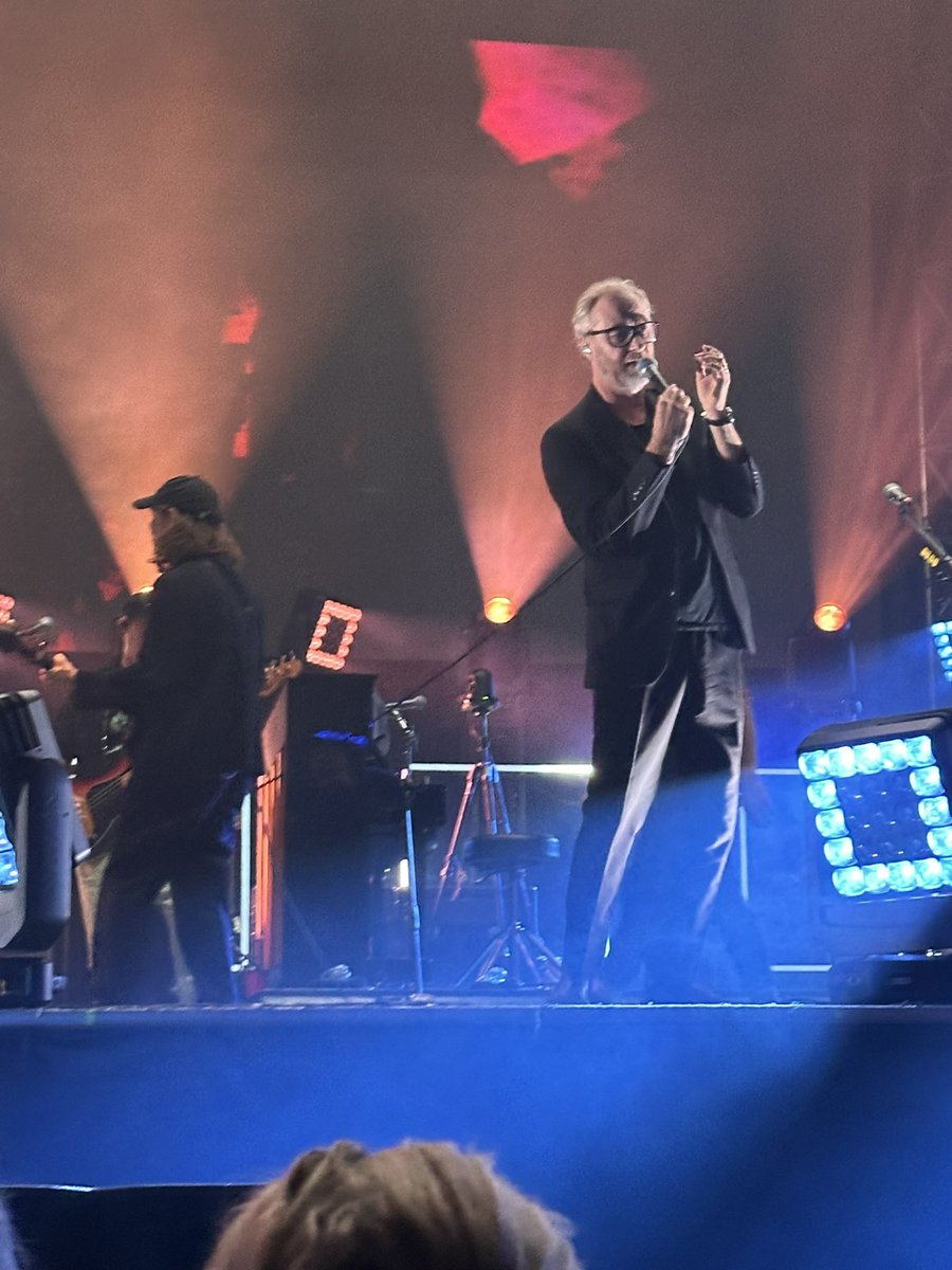 One of the highlights of the year. <a href="/TheNational/">The National</a> #saddads 🎶💙🎵
#mood