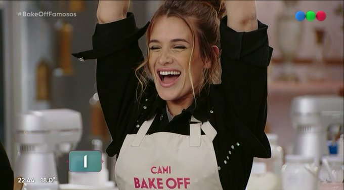 SmilingCami's tweet photo. Cami Homs Cami Homs ella es siempre la mejor 🎶🎶👏

#BakeOffFamosos https://t.co/Yv869m3jqR