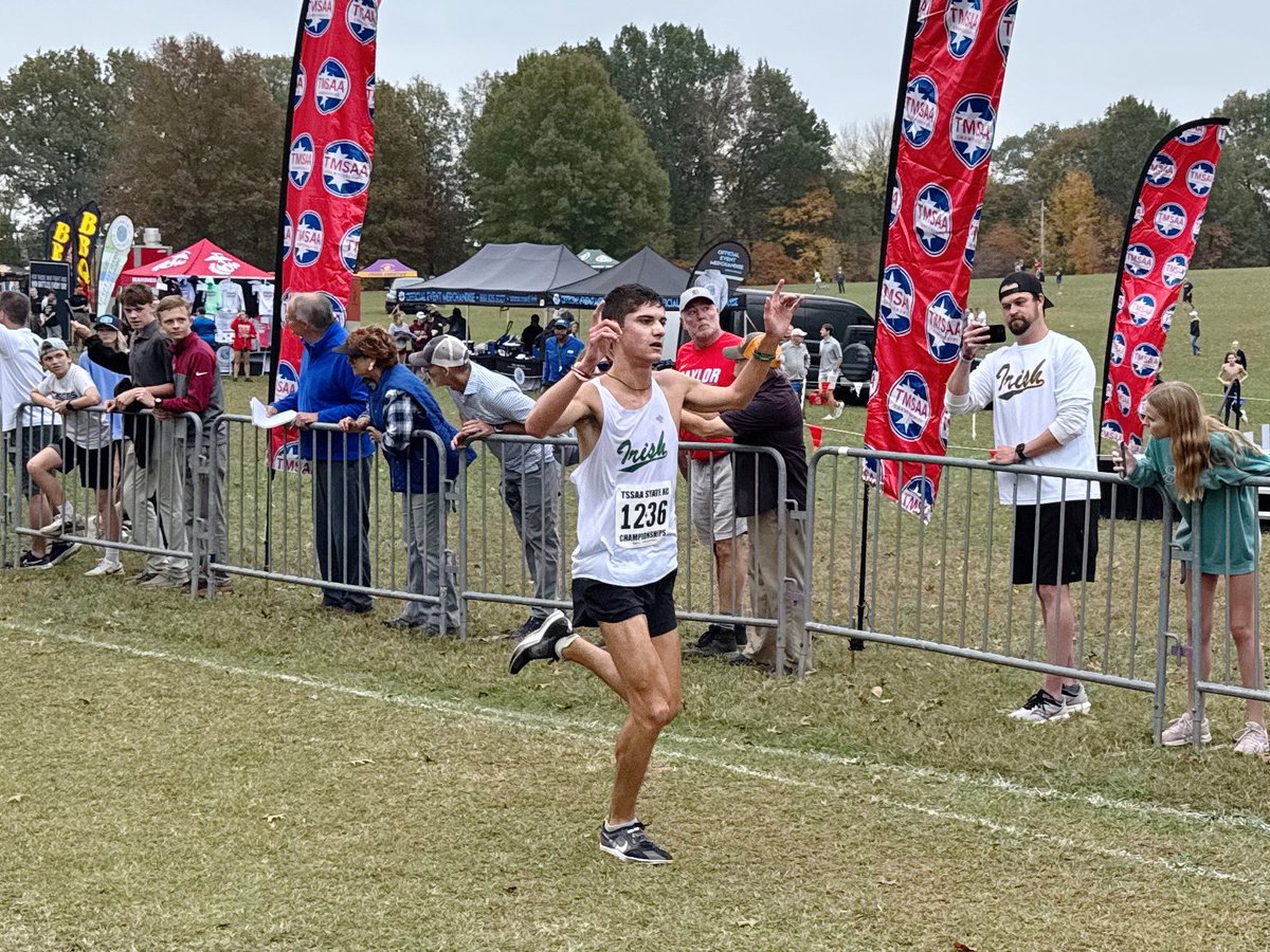 kchsxctf's tweet photo. These guys. State champs, first undefeated team in school history, fastest average time, @keegan_runs is our first 2x individual champ. A bunch of grinders and fearless racers. They’ve earned all the success they have had this season. Enjoy this moment. https://t.co/H7Y3J2jqci