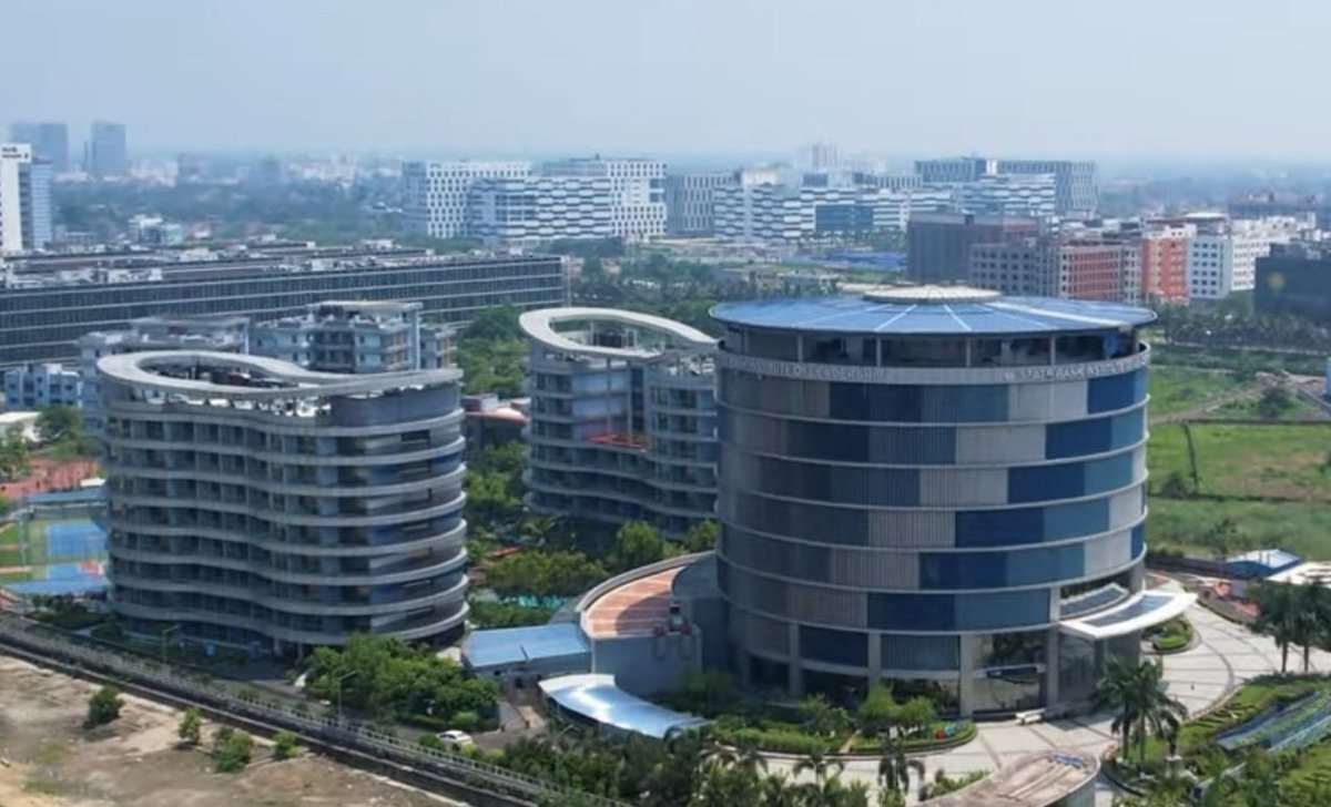Maheshbr4U's tweet photo. #Kolkata, the City of joy is now City of Modern #Architecture. its bouncing back. both State &Centre are investing money in the #Infrastructure. NewTown & #Solardome are unique!
#KIADB shall build such townships & infuse great design in #Bengaluru #KWIN city
📷 @bengalwithrohit https://t.co/6XM635Cr7T