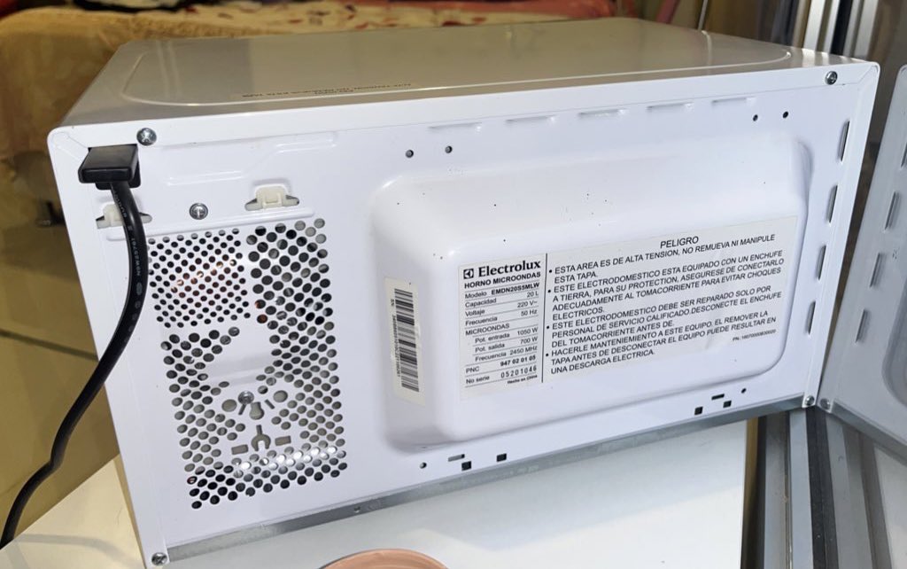 VENDO MICROONDAS por 650mil! 

Marca electrolux digital de 20litros, 3 meses de uso! Seminuevo! Hago delivery gratis zona fernando de la mora, asuncion y san lorenzo :)