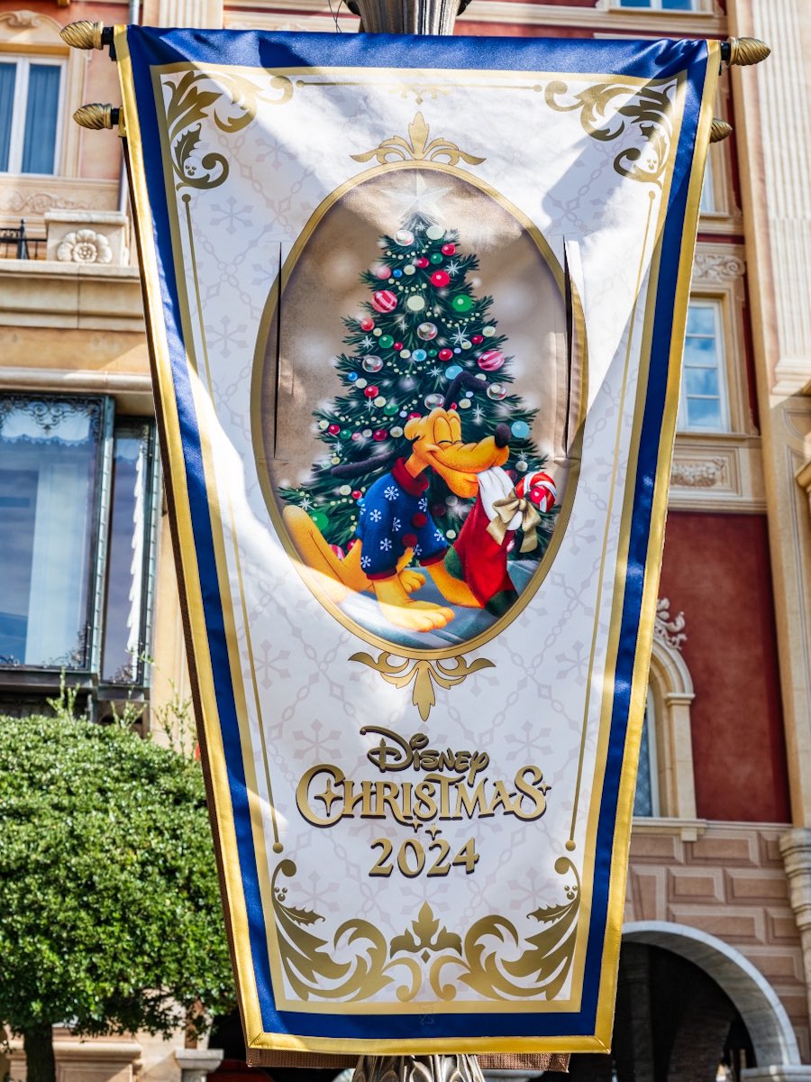 MezzoMikiD's tweet photo. 本日の東京ディズニーシー
ミッキー広場に
"ディズニー・クリスマス2024"のバナーが登場☆ https://t.co/OIRuzmOM1n