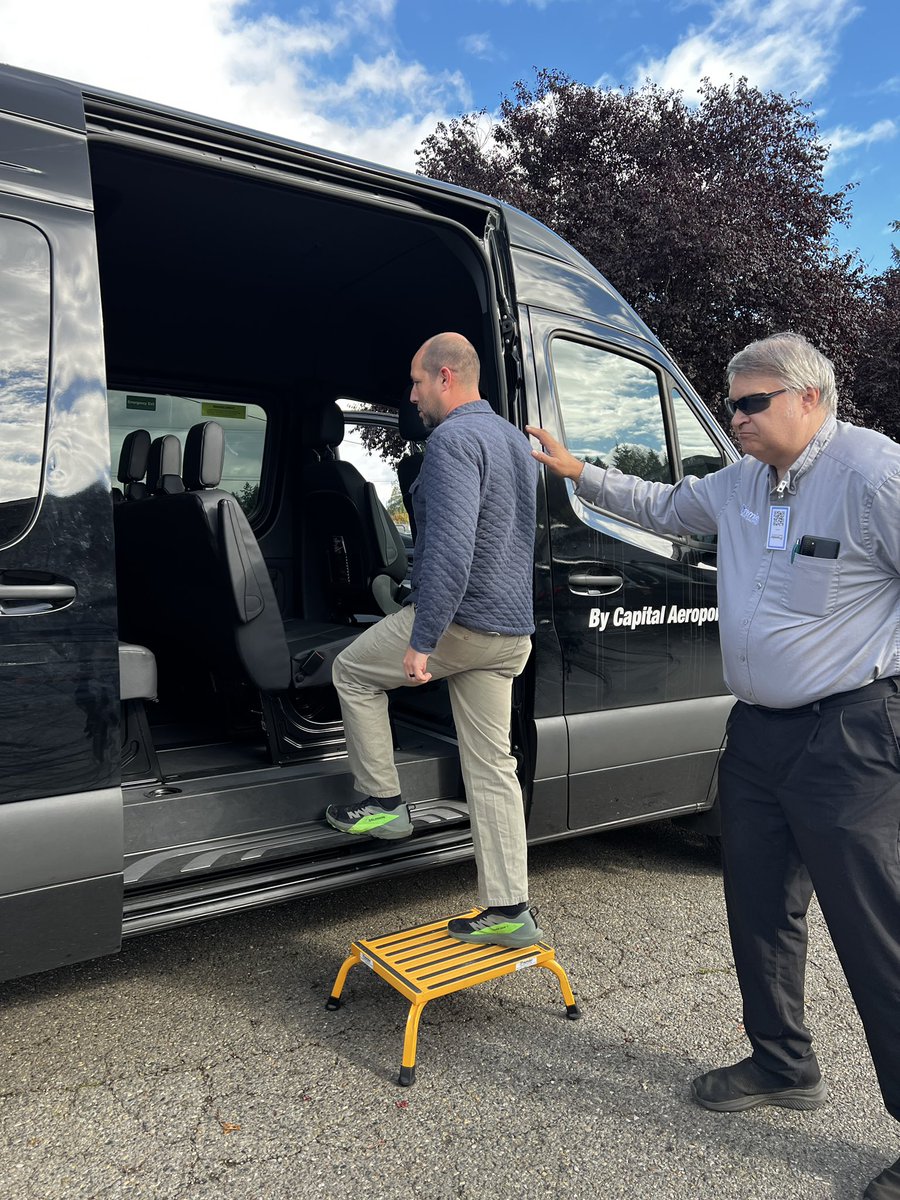 PremierSeaTac's tweet photo. @KING5Seattle Premier Airport Shuttle operates Door to Door Shuttle Service between SEA Airport @flySEA and Bellevue homes and hotels ✈️ 🚐 😃 Book Early for the Holidays https://t.co/Ot5cHDtHOm https://t.co/2L4xEkvbS7