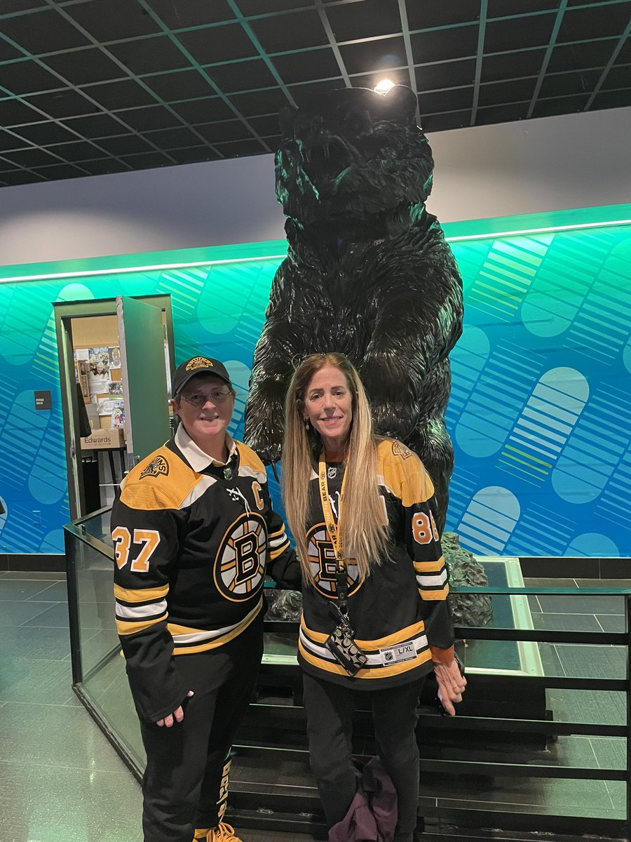sjp144's tweet photo. Awesome night for a #NHLBruins game🏒🏒 https://t.co/lO881DXHh7