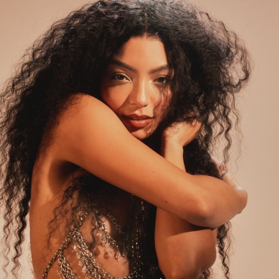 AcervoCharts's tweet photo. Any Gabrielly revelou que se tornou amiga de Bruno Mars e ensinou a ele as frases em português que ele usou nos shows no Brasil. https://t.co/MfgVxTvijf