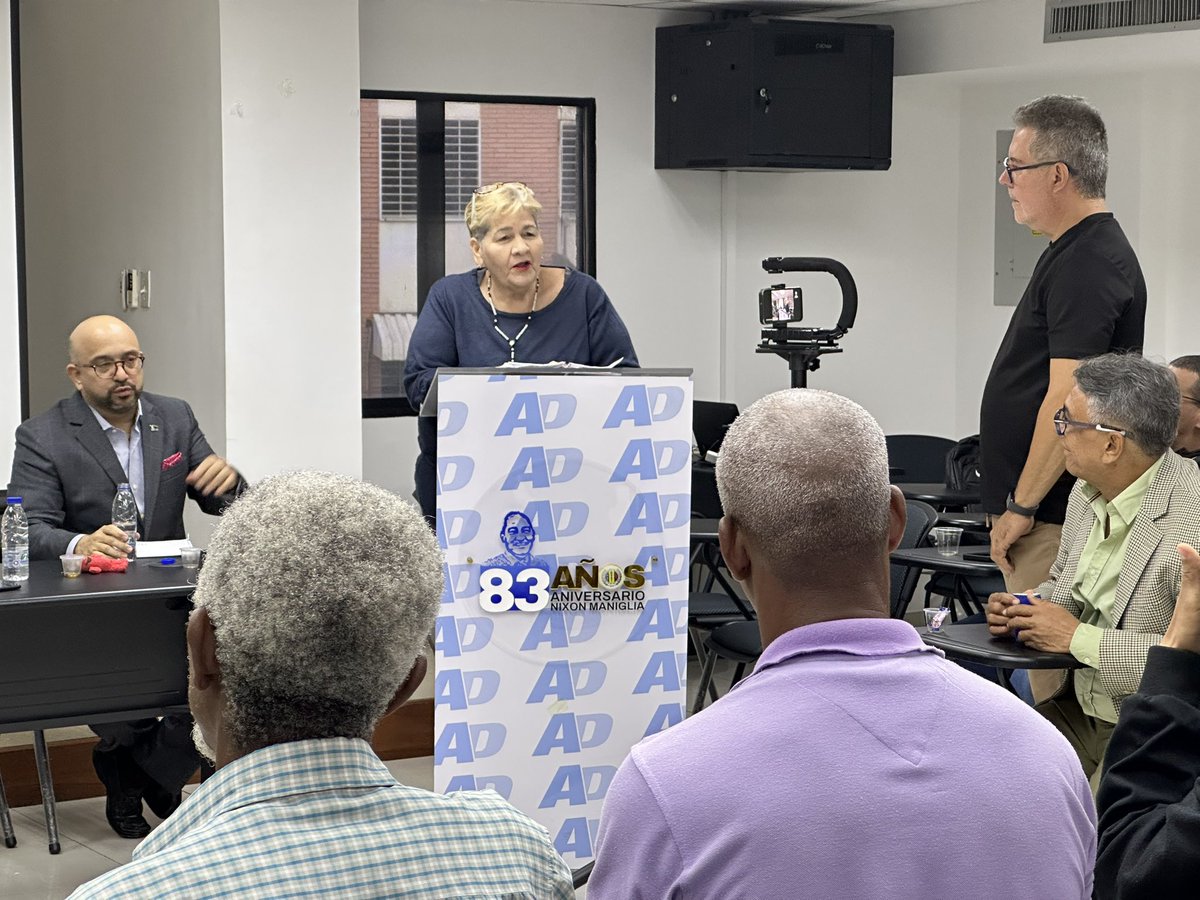 La Secretaria Nacional de Organización <a href="/mydonascimento/">Myriam Do Nascimento</a>, felicita la realización de la #TertuliADeca y acota que “en Venezuela se dice que tenemos petróleo para 150 años, pero debemos trabajar todos para garantizar la calidad de vida del venezolano”