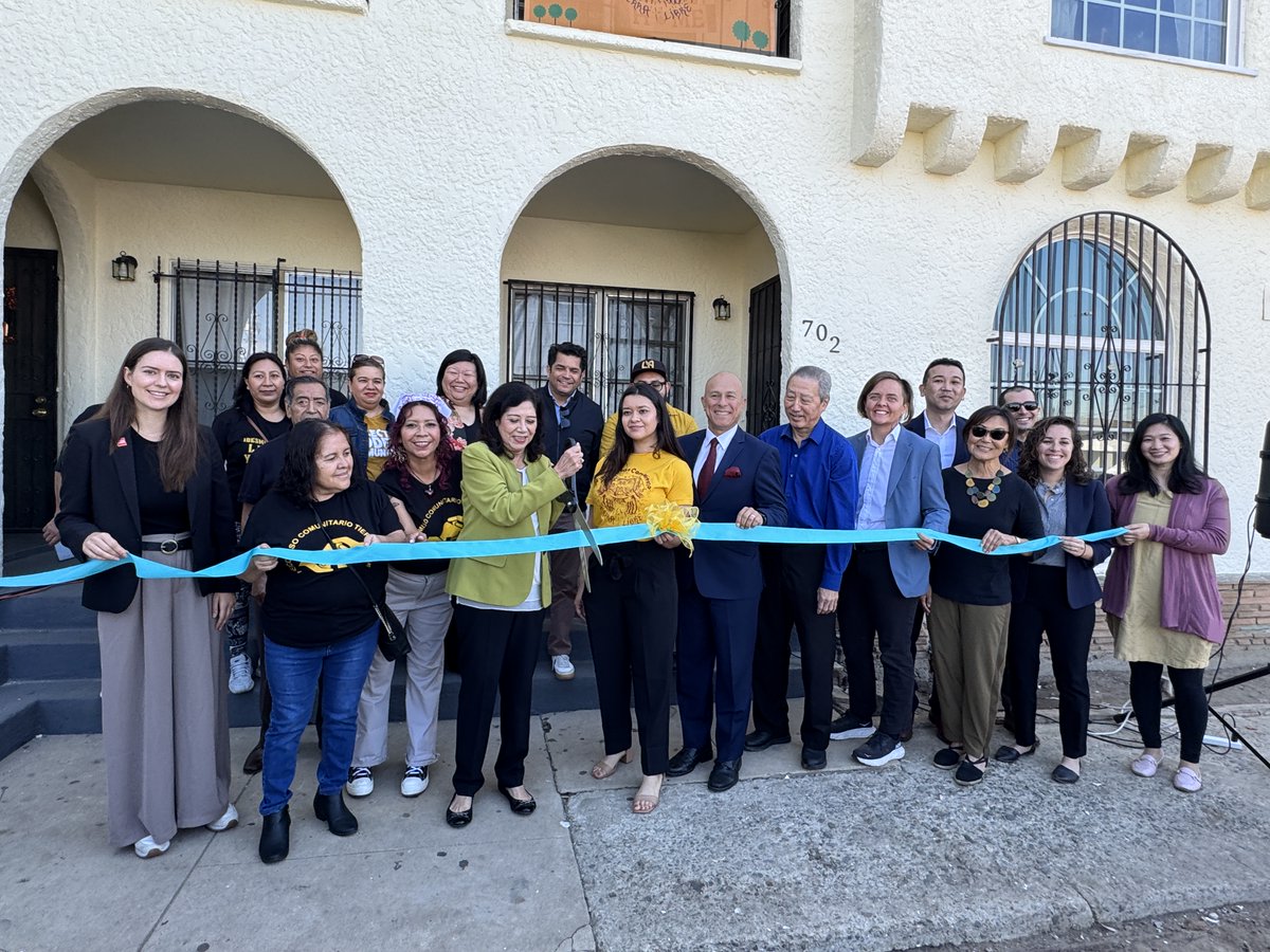 LACDevAuthority's tweet image. A few weeks ago, the #LACDA attended the #GrandOpening 🥳 of 700 Simmons 🏠 with @RepJimmyGomez, @hildasolis, and @ltsc. This 11-unit acquisition and rehabilitation project ensures the preservation of affordable housing for lower-income households in unincorporated #EastLA. #TBT