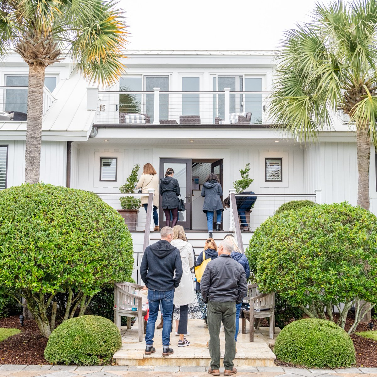 Art on the Beach is almost here! 🎨 Aqua Blue Pools is proud to sponsor the community-favorite event this Sunday, Nov. 10. 

Learn more: bit.ly/3SP2R01 

#ArtOnTheBeach