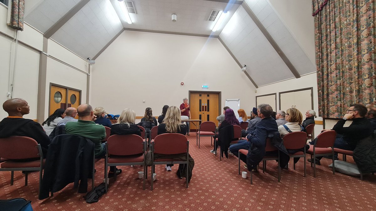 It's #CPR &amp; #Defibrillator training tonight in #RoyalSuttonColdfield with <a href="/counts_cpr/">CPR Counts</a> &amp; <a href="/suttonfunrun/">2025 Royal Sutton Fun Run</a> <a href="/Mayor_RoyalSC/">SuttonColdfieldMayor</a> <a href="/Sutton_WMP/">Sutton Coldfield Police</a> <a href="/trust_sutton/">Sutton Coldfield Charitable Trust</a> <a href="/OFFICIALWMAS/">West Midlands Ambulance Service #HelpUsHelpYou</a> We have a calendar will plenty of spare places for 2025! cprcounts.com to book your space.