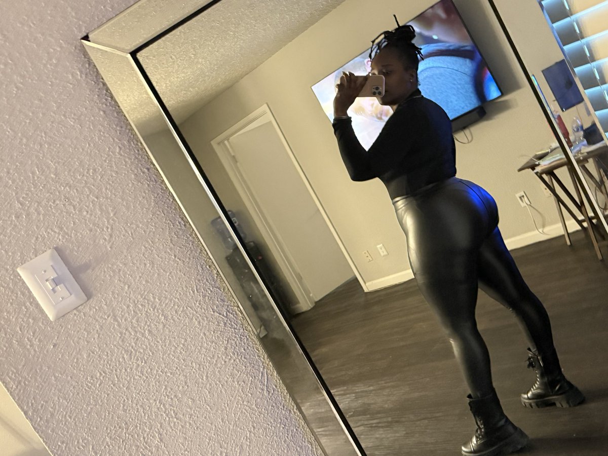 qweenin_'s tweet photo. oh thick thick , she eat her cornbread ☺️ https://t.co/bCb4AGnlE1