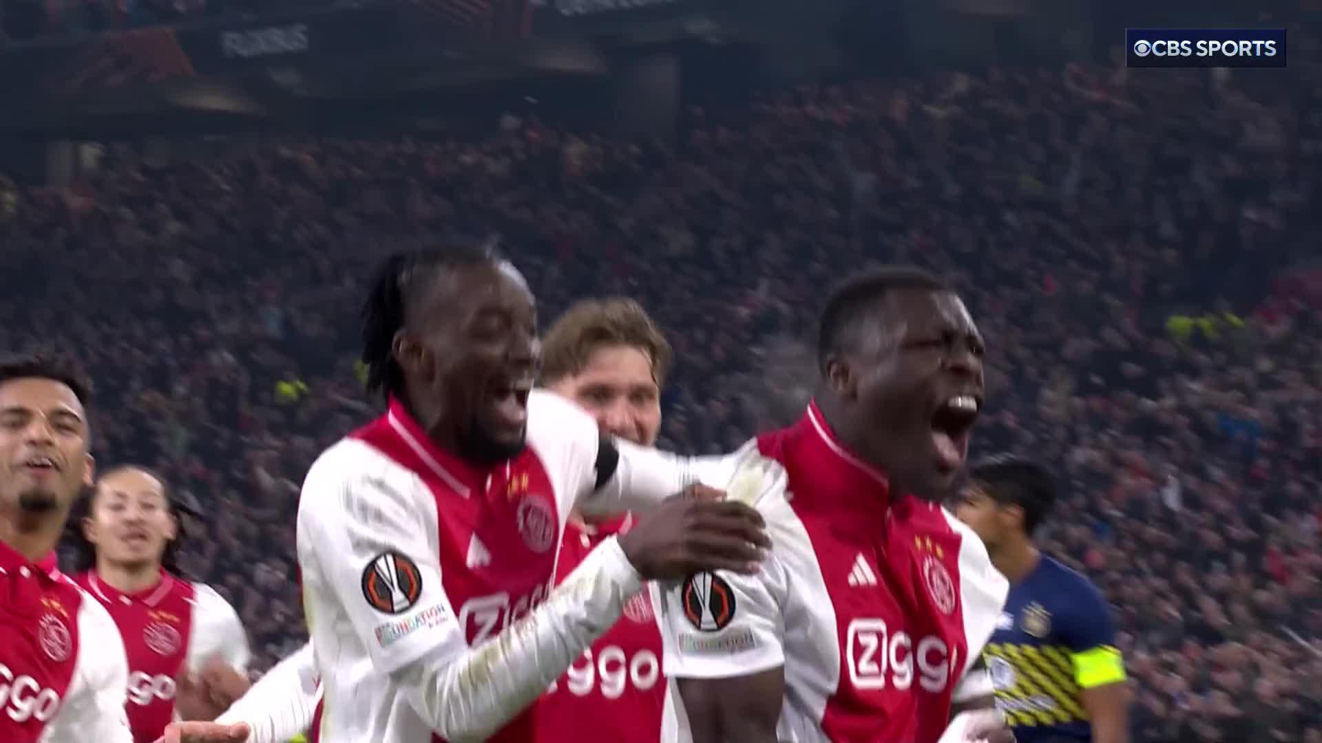Brian Brobbey SMASHES the indirect free-kick home for his first goal this season ☄️Look how much it means to him and the fans in the Johan Cruyff Arena 🥹