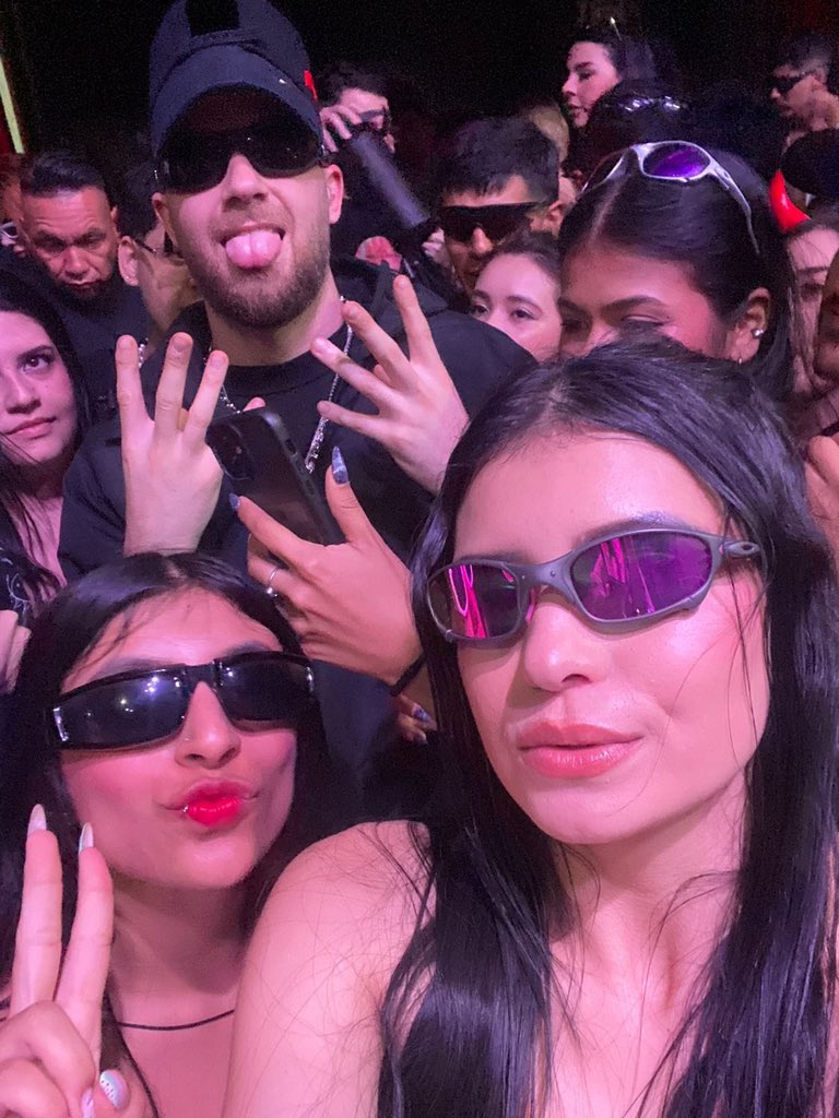 vanessa_383's tweet photo. Una noche mágica 😍🔥🔥🥵🥵💘💘🥺😈 https://t.co/YWuf6XDVbH