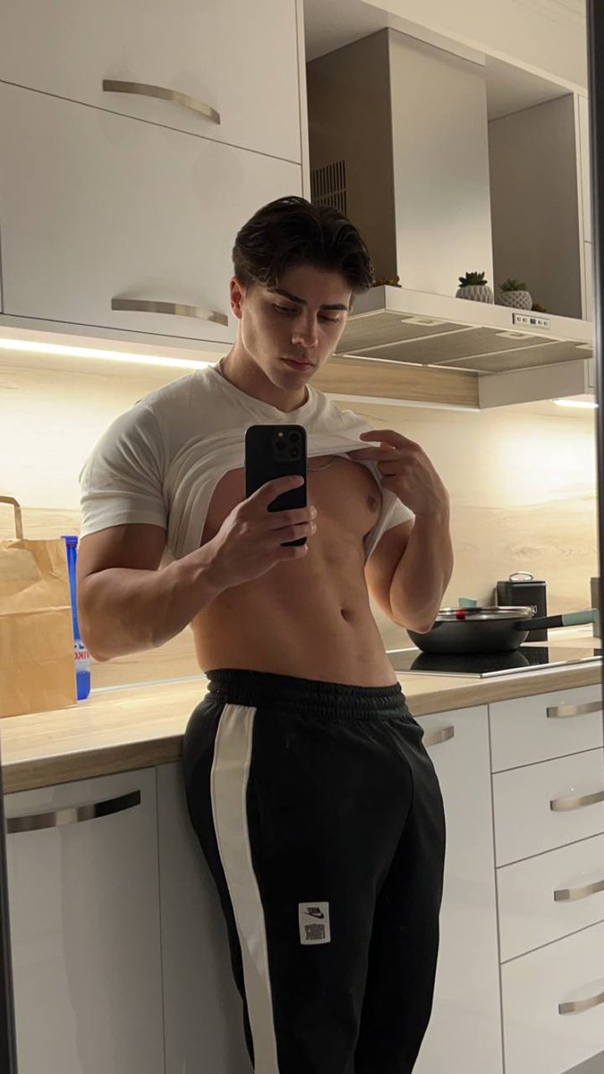 dom67a's tweet photo. Wassup guys? https://t.co/QY5TcsMGos