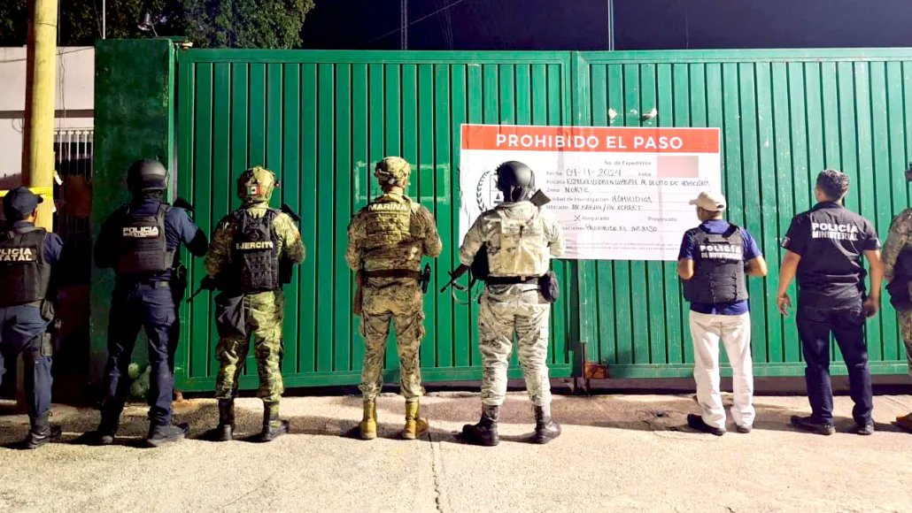 Two taxi association leaders arrested for murder in Cancún - while authorities discovered a room used for torture in the union facilities poresto.net/quintana-roo/c… via <a href="/PorEstoOnline/">Por Esto! Online</a>