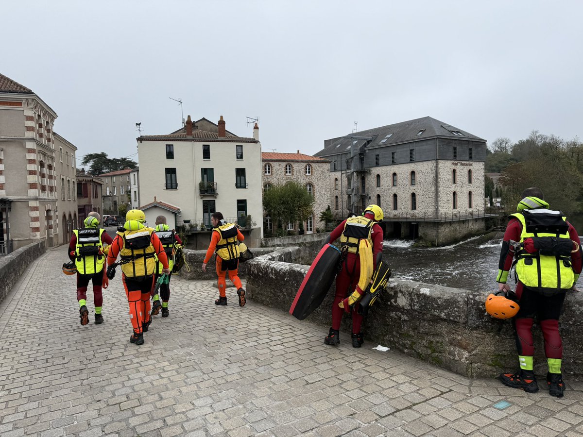 guillaumetbl's tweet photo. Première FMPA SAV 1 interdépartementale en Sèvre Nantaise. L’occasion de mutualiser les équipes de Clisson et Cholet. Merci @SDIS44 pour l’accueil ! @SDIS_49 https://t.co/93cHZY7ACb