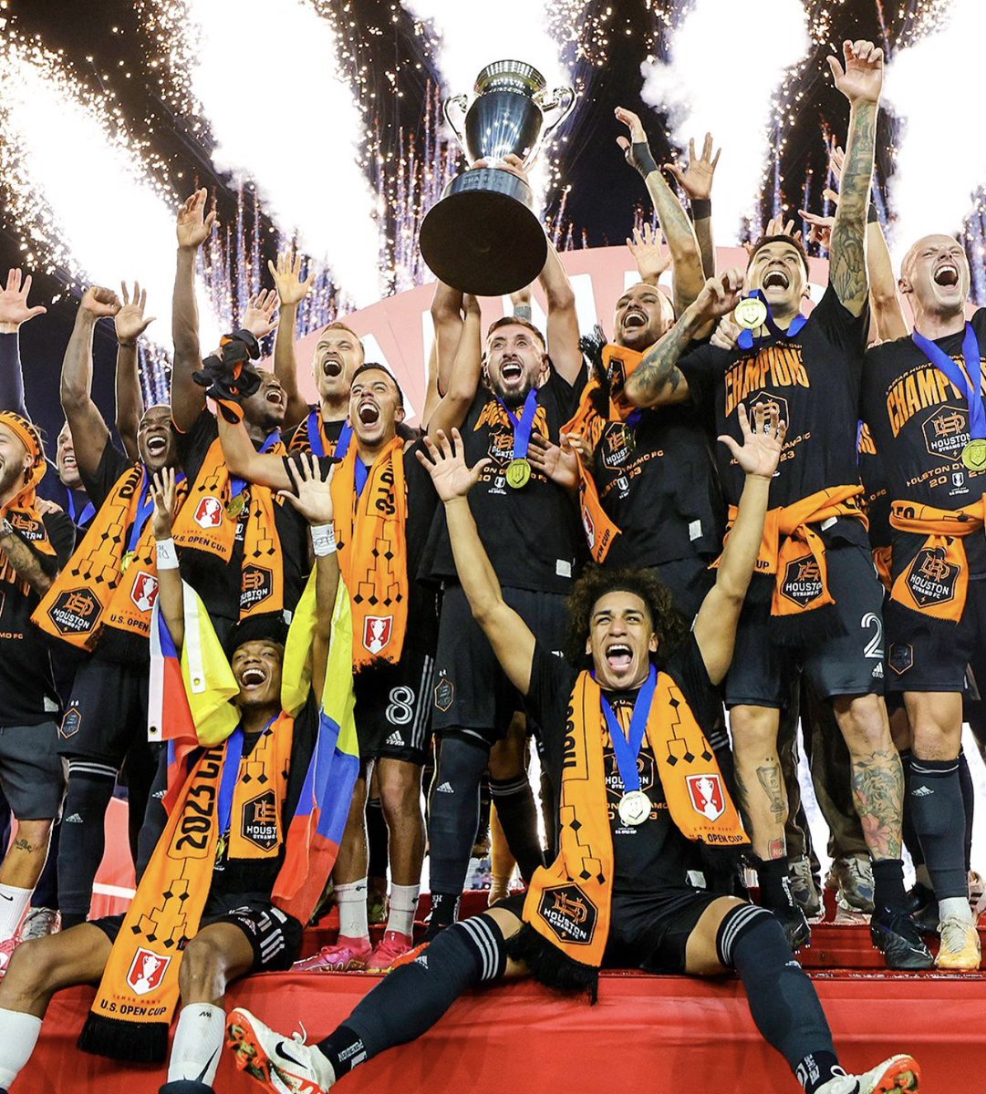 jerryr028's tweet photo. Back to back playoff runs and an open cup trophy! Gracias capi @HHerreramex 🫡🧡🖤 https://t.co/WGHXxGNtDk