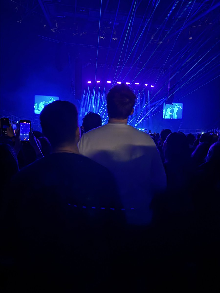 Went to see <a href="/GlassAnimals/">Glass Animals</a> tonight. Ended up behind Gary Barlow’s son.