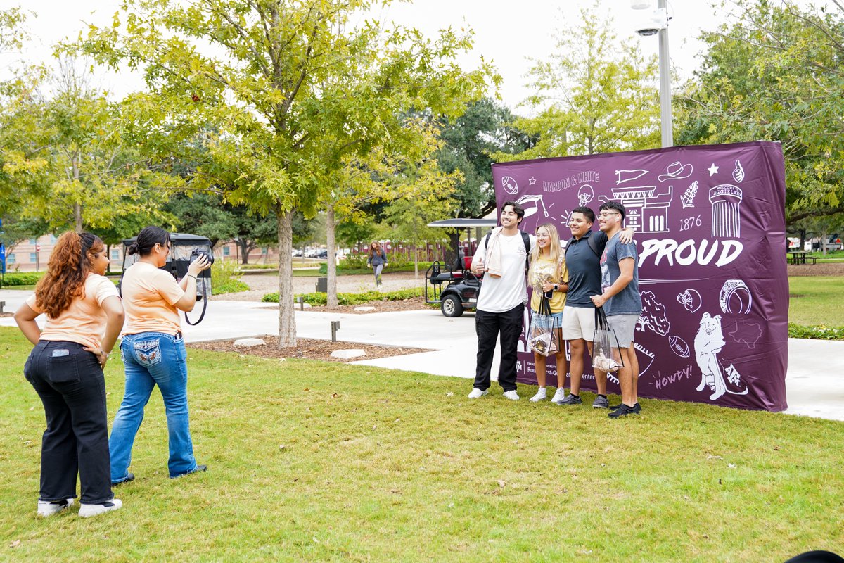tamu_daa's tweet image. Yesterday, students gathered at @tamuaggiepark for the 2024 First-Generation Celebration Bash hosted by the Routh First-Generation Center. The event celebrated first-gen students, staff, and faculty at Texas A&amp;amp;M University. #NationalFirstGenWeek
