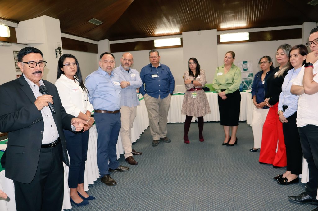 IMSS_Oaxaca's tweet image. 📌Con el objetivo de dotar a los participantes los conocimientos y herramientas prácticas del liderazgo situacional, el Depto. Capacitación del #IMSSOaxaca realizó el curso “Desarrollo de Diagnóstico Situacional en Equipos de Alto Desempeño”, dirigido al Cuerpo de Gobierno.
#JSDP