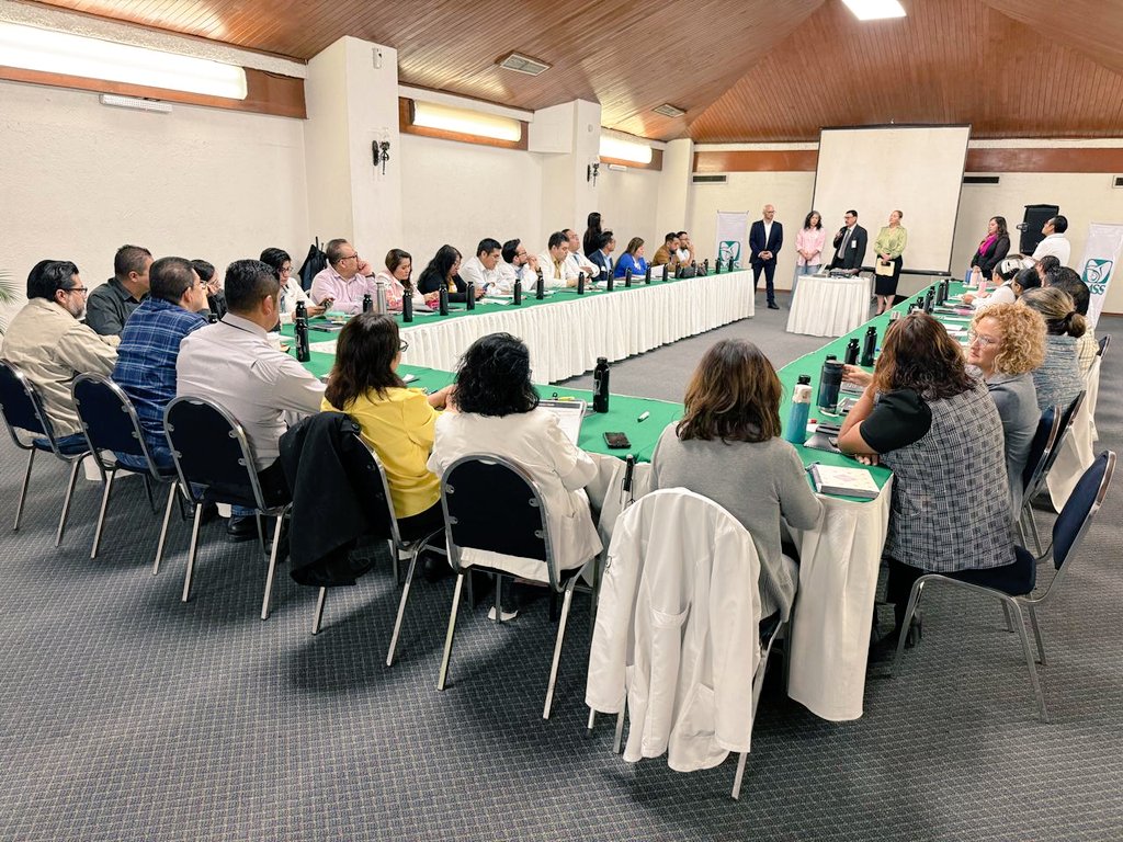 IMSS_Oaxaca's tweet image. 📌Con el objetivo de dotar a los participantes los conocimientos y herramientas prácticas del liderazgo situacional, el Depto. Capacitación del #IMSSOaxaca realizó el curso “Desarrollo de Diagnóstico Situacional en Equipos de Alto Desempeño”, dirigido al Cuerpo de Gobierno.
#JSDP