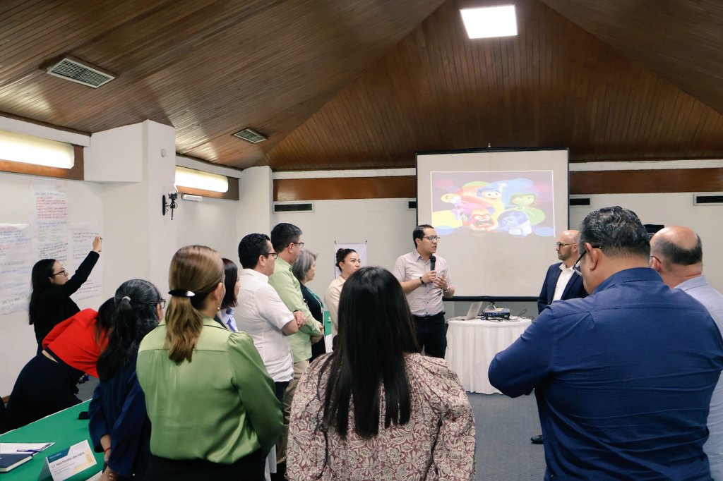 IMSS_Oaxaca's tweet image. 📌Con el objetivo de dotar a los participantes los conocimientos y herramientas prácticas del liderazgo situacional, el Depto. Capacitación del #IMSSOaxaca realizó el curso “Desarrollo de Diagnóstico Situacional en Equipos de Alto Desempeño”, dirigido al Cuerpo de Gobierno.
#JSDP