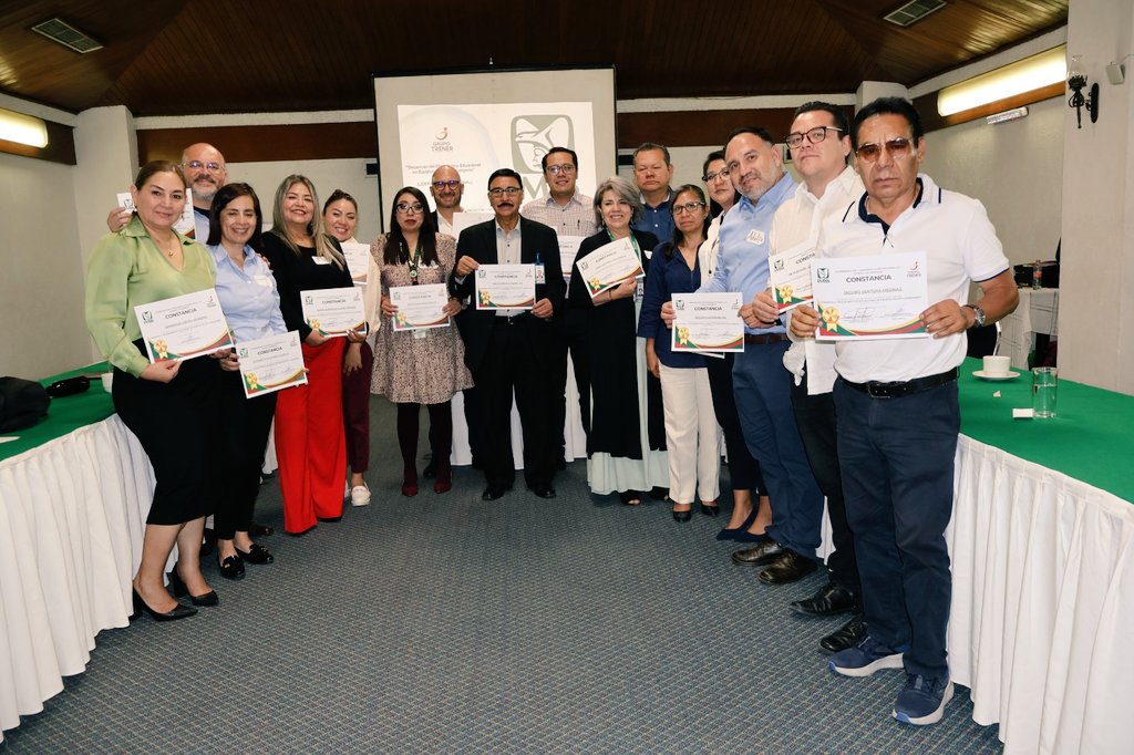 IMSS_Oaxaca's tweet image. 📌Con el objetivo de dotar a los participantes los conocimientos y herramientas prácticas del liderazgo situacional, el Depto. Capacitación del #IMSSOaxaca realizó el curso “Desarrollo de Diagnóstico Situacional en Equipos de Alto Desempeño”, dirigido al Cuerpo de Gobierno.
#JSDP