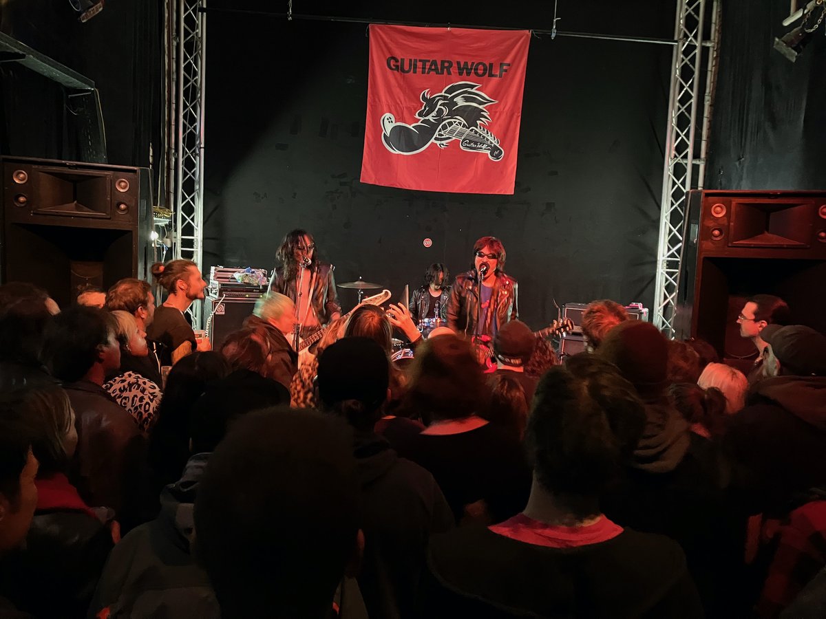 Fast'n'loud Rock'n'roll worship: <a href="/GuitarWolfJet/">GUITAR WOLF ギターウルフ</a> and #neunzig at <a href="/arenawien/">Arena Wien</a>

>> stateofguitars.net/guitar-wolf-90…

#guitarwolf #arenawien #dreiraum #thewolfisbackineurope #lofi #trash #noise #garagepunk #jetrocknroll #fujiyamaattack #iloveyouok #salamirecorder #live #concert #stateofguitars