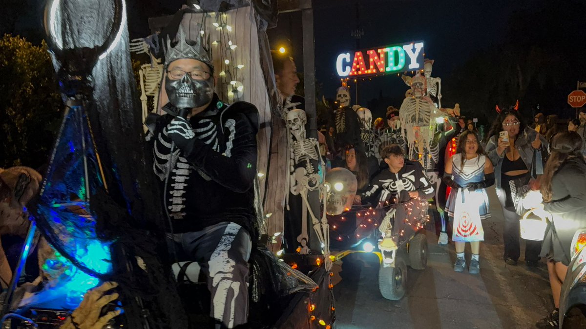 A week ago, the Skeleton Crew ruled the streets of Toluca Lake, delivering full size candy bars to all the trick-or-treaters on Halloween. Also, bow down to your skeleton king.

#halloween2024 #tolucalake #skeletoncrew #skeletonking #happyhalloween #trickortreat #warrorprincess