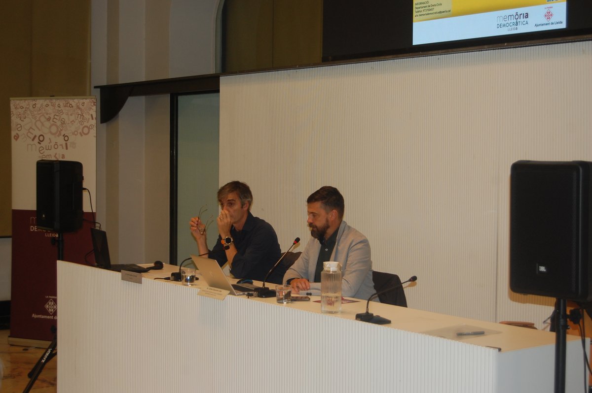 dretscivilsll's tweet photo. Conferència de @LluisCaelles al Debat de Memòria de @paerialleida. La sala Alfred Perenya plena  de gent escoltant l'experiència del periodista a Ucraïna i el futur de la guerra sota la presidència de Donald Trump. https://t.co/aEEXqbseck