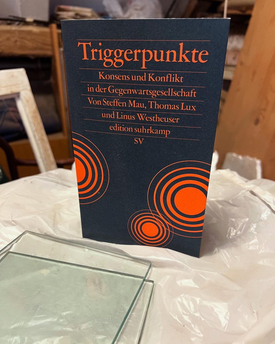torsten_hesse's tweet photo. Sind wir als Gesellschaft tatsächlich so gespalten, wie uns von mancher Seite erklärt wird?
Mehr: https://t.co/erxPQ2iWIR
#leseherbst #sachbuch #steffenmau #thomaslux #linuswestheuser #suhrkamp #soziologie #gesellschaft #spaltung #konflikte #debatte #konsens #polbil #trainerlife https://t.co/uv8mq7BBaA