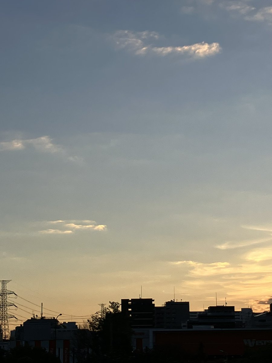 kumaichan901t's tweet photo. おはよう金曜日!
今日を乗り越えれば、
明日は休みだ!
行ってくるゼェい!
#イマソラ
#DavidBowie
#Rosalyn
#HereComestheNight
#ShapesofThings
#NowPIaying https://t.co/FFz45cTypF