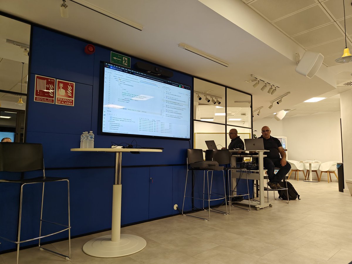 sergialmar's tweet image. More #SpringAI at @BarcelonaJUG with @asaikali and @christzolov. M4 is coming out next Monday, time to give it a try!