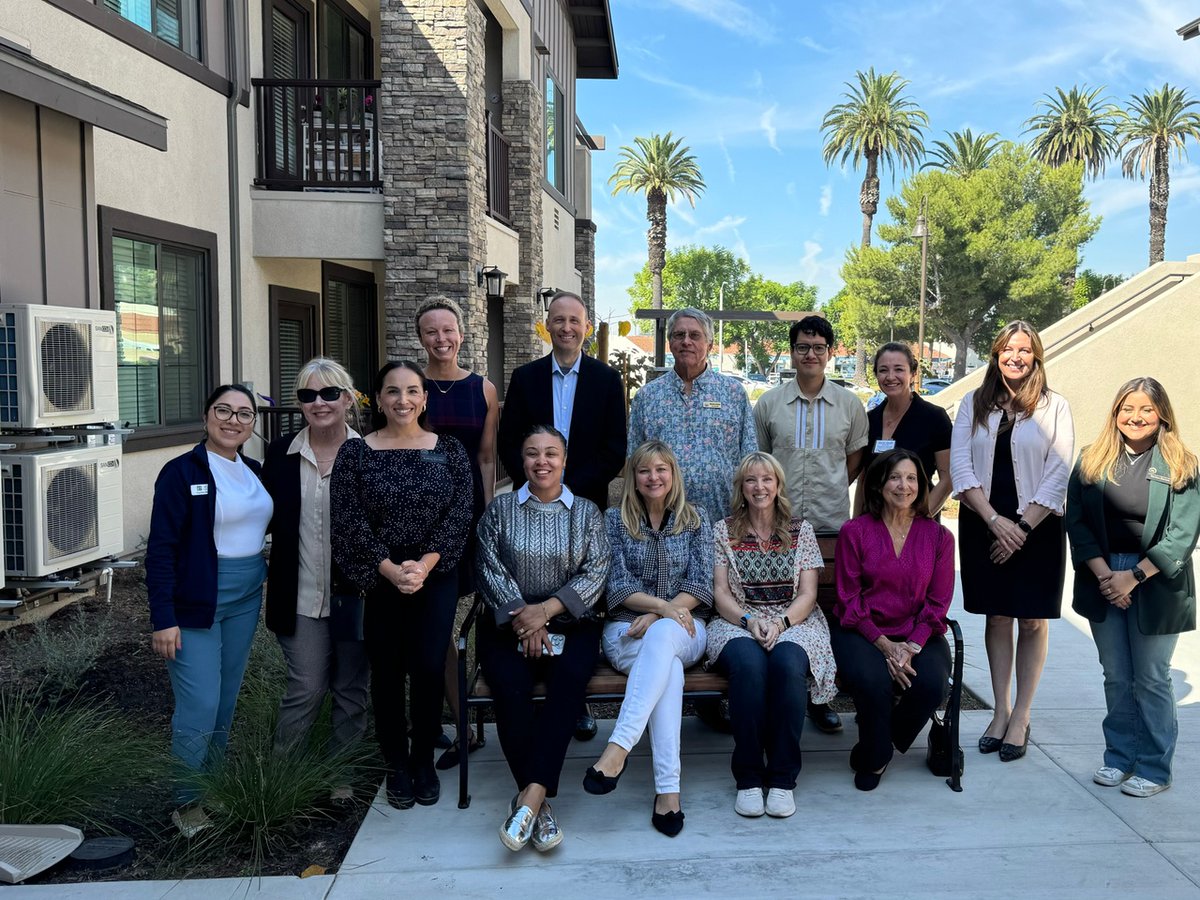 HomelessnessOC's tweet photo. We recently joined an affordable housing tour with @National_CORE!

⛰️ Mountain View demonstrates how multi-family affordable housing can be woven into existing residential communities 

🌟 Santa Angelina illustrates faith-based partnerships offering housing

#EndHomelessnessOC https://t.co/Q61HKXlApj
