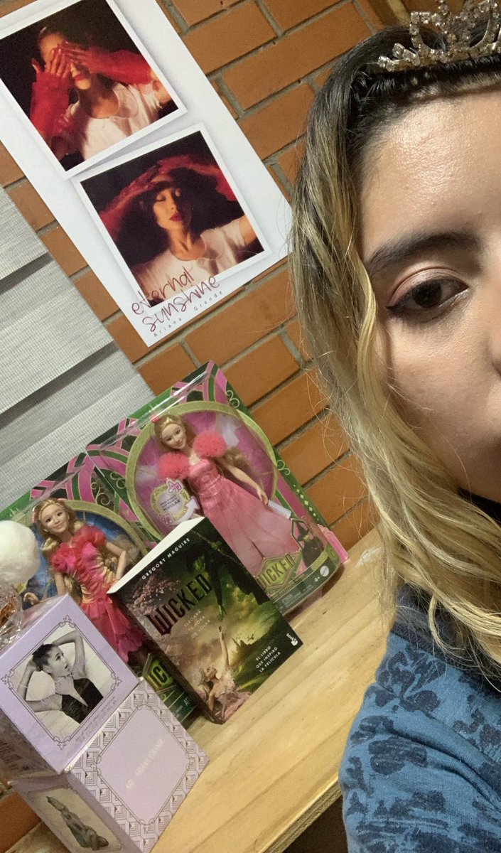 sofips2308's tweet photo. @TheTopComics @UniversalMX #QuieroVerWicked Soy fan de Ariana; desde 2014, ella ha sido mi guía y esperanza en momentos difíciles. Quiero acompañarla en su sueño de Wicked y agradecerle todo lo que ella significa para mi🫧♾️☀️(Si, me teñí de rubia por Ari) https://t.co/JGkGFm1bOu