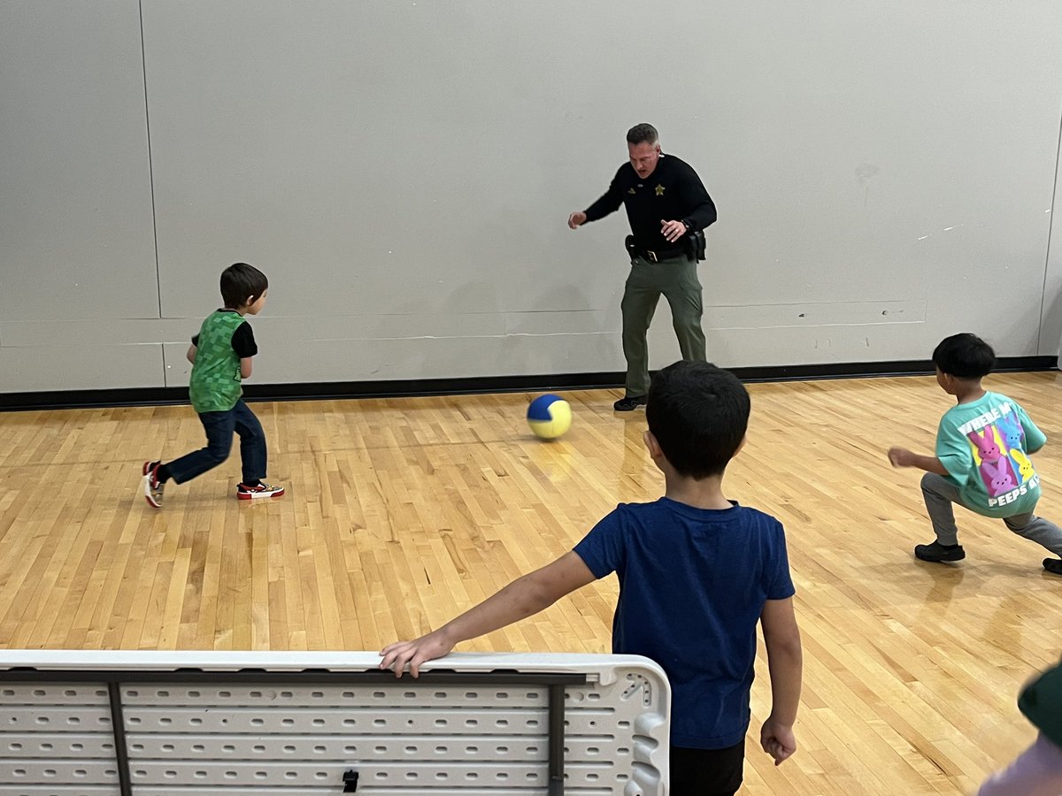 Jennings_Creek's tweet photo. Officer Clark, our resource officer came to speak to LOM about being resilient.   A great message of encouragement!  #leaderinme https://t.co/pOHgyvr0Cd