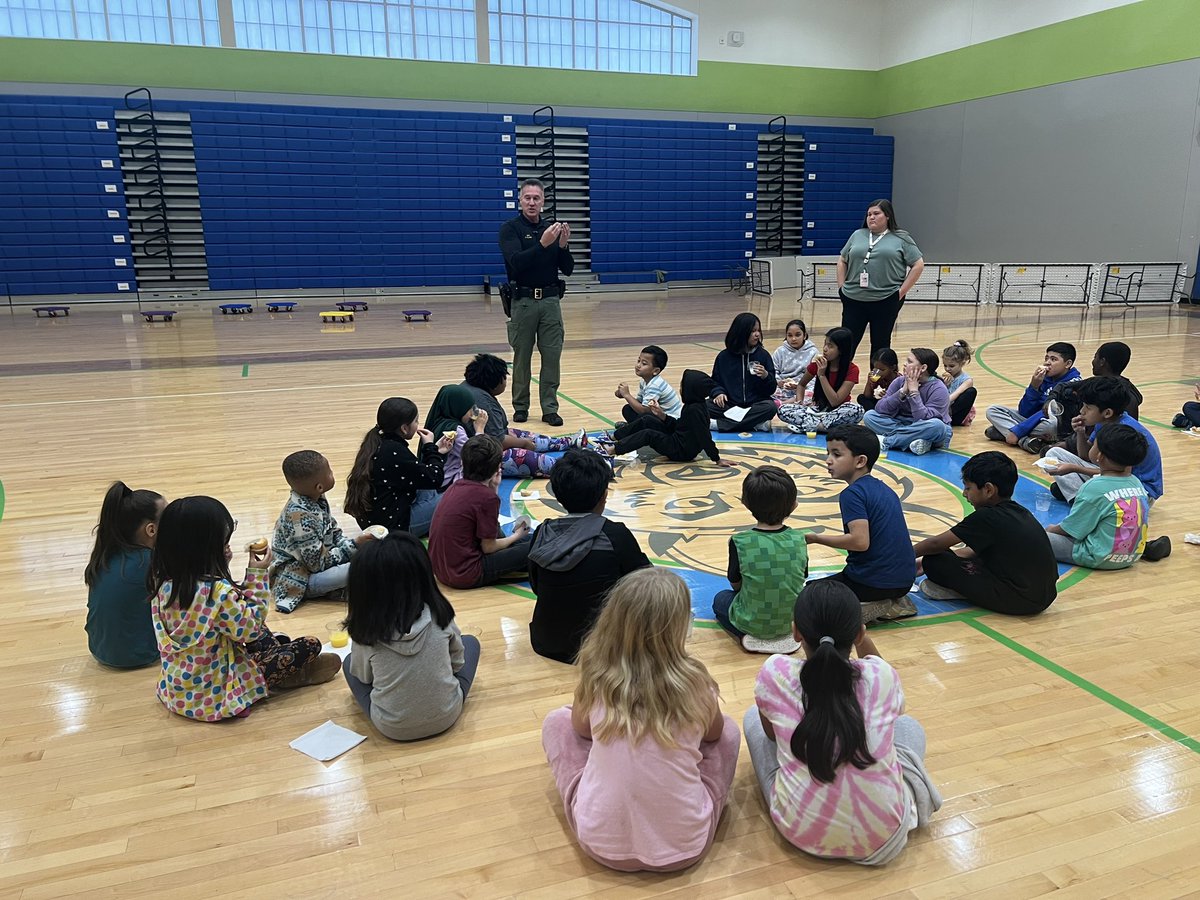 Jennings_Creek's tweet photo. Officer Clark, our resource officer came to speak to LOM about being resilient.   A great message of encouragement!  #leaderinme https://t.co/pOHgyvr0Cd