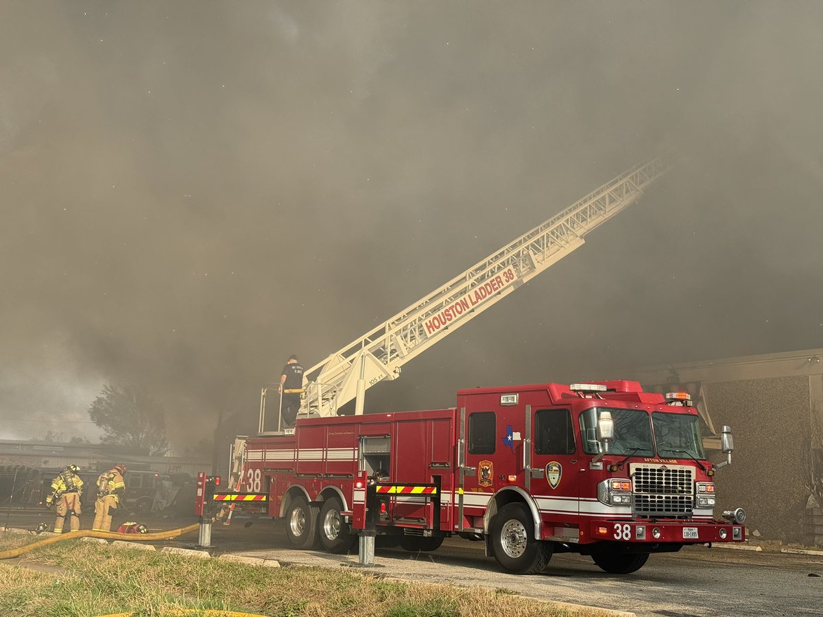 HoustonFire's tweet photo. HFD is currently responding to a large multi-alarm fire at a warehouse on Bingle Rd in northwest Houston. At this time, there are no injuries. Please avoid the area— traffic will be very heavy. https://t.co/ompN08dIo5
