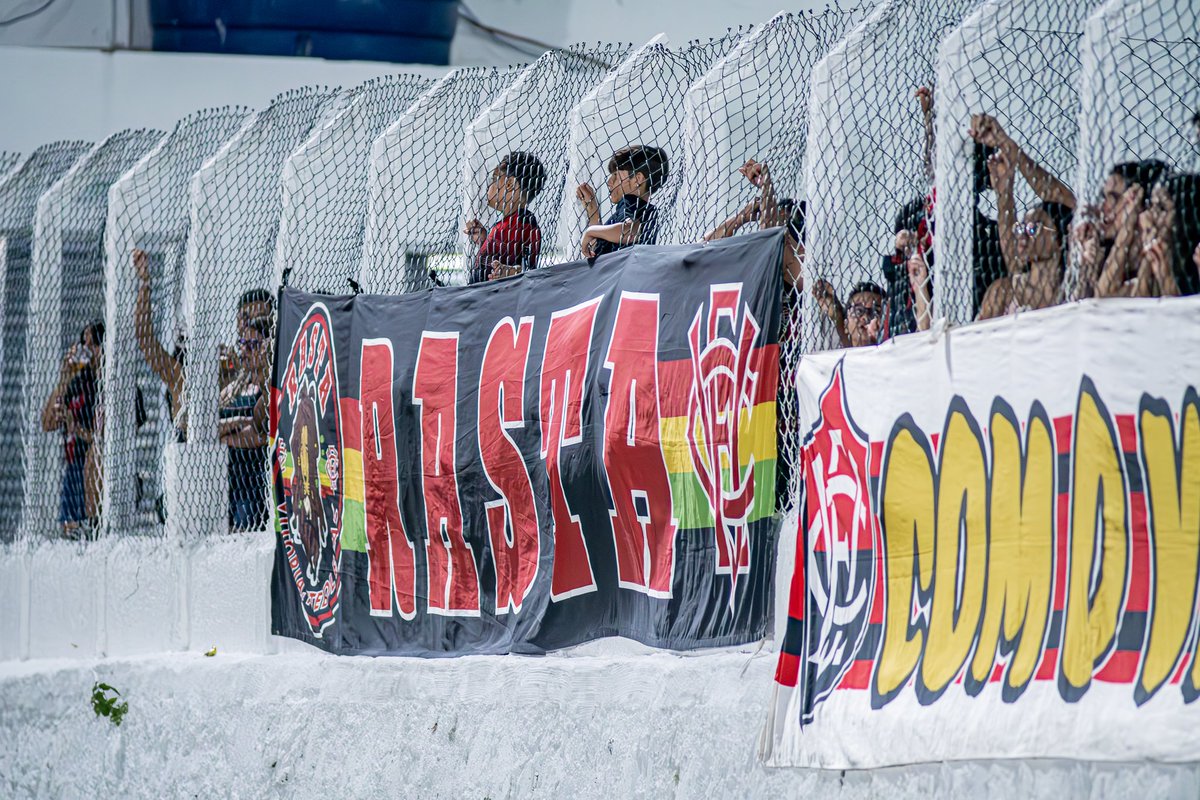 rastadocolossal's tweet photo. Quinta-feira é dia de recordar! 🦁
▪︎ Baianão 2024
📸: @victorfotos
Vitória, Futebol e Paz 🇬🇳
#torcidarastadovitória #ecvitória #campeonatobaiano2024 #campeonatobaiano2024 #caravana #jacobina #nordeste #deusmelivrenãoservitória #organizadasdobrasil #paznosestadios https://t.co/qsslthDSnM