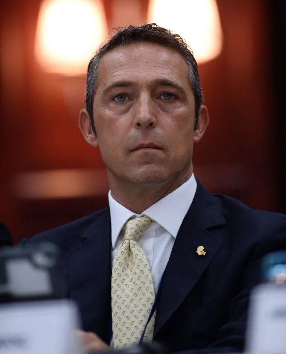 Tadicb4hce's tweet photo. 6 senede 0 şampiyonluk 
6 senede sadece 1 kupa
6 senede bütün iç saha yenilmezlik serileri bitirme 
6 senede Fenerbahçe’nin hakkını hiç savunamadı 
6 senede şampiyonluk kadrosu kurucam dedi kuramadı 
6 senede Fenerbahçeyi küçük kulüp haline getirdi 
#Alikocistifa https://t.co/qnRwnPxd8F