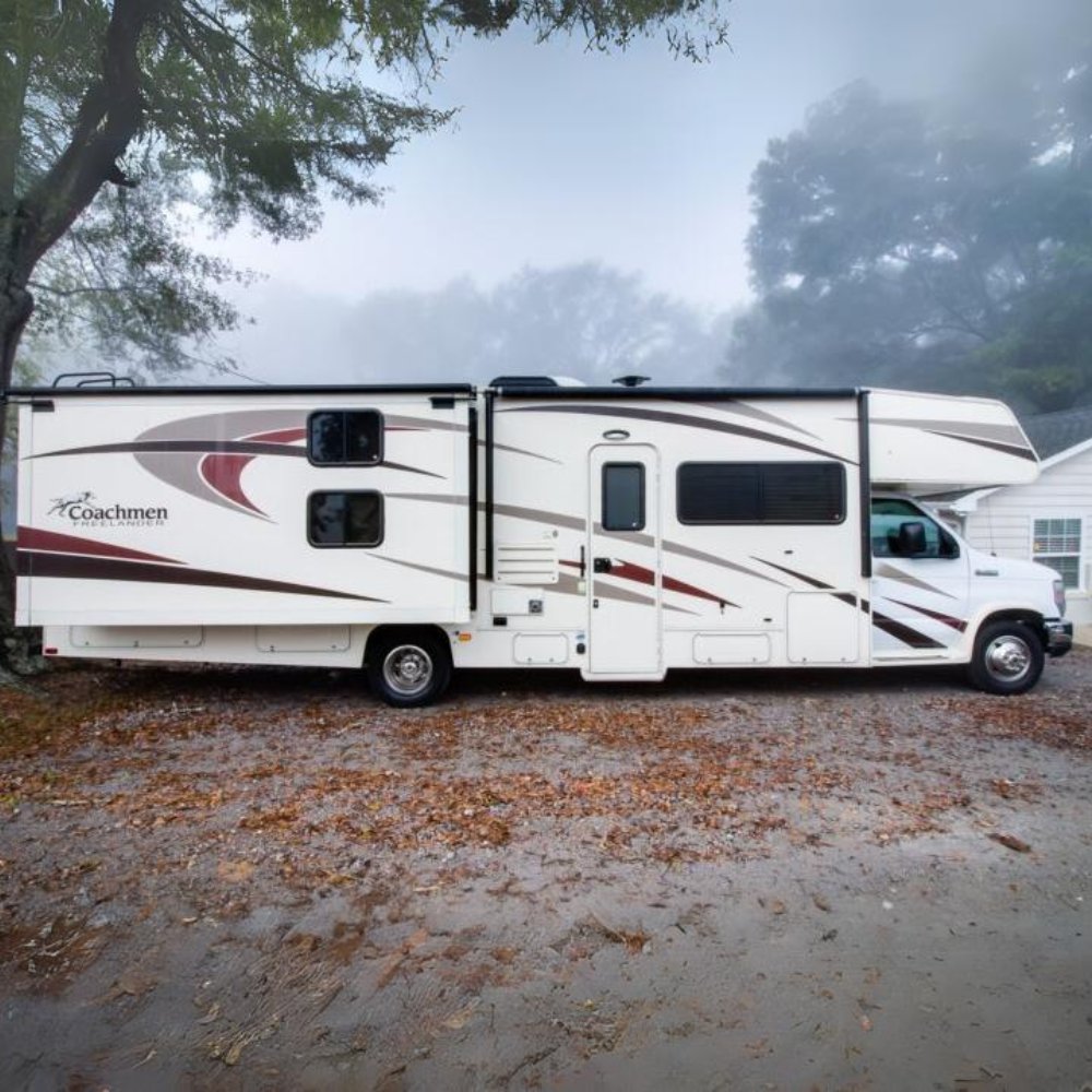 NARVRentals's tweet photo. Our Class A motorhomes offer the comforts of home on the road, with full-size bathrooms, upgraded flooring, and kitchen appliances. These motorhomes provide plenty of space for families, with some models sleeping up to 10 people! Learn more: https://t.co/2SFbMMuWbm https://t.co/sv0NhFqT4T