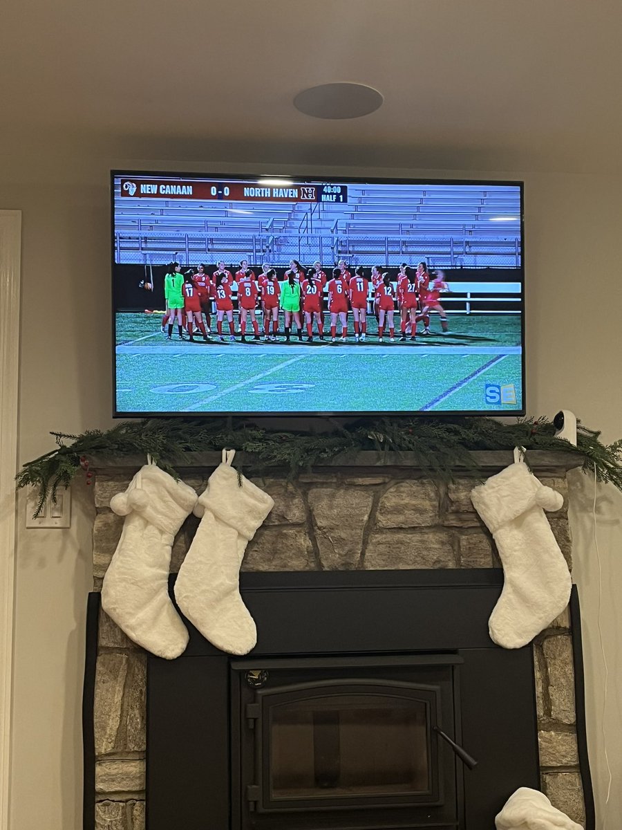 MTiscia's tweet image. Why stop at a FCIAC title?? Let’s go get that state title too @newcanaansoccer #NCPride #3ToGo ⚽️ ⚽️