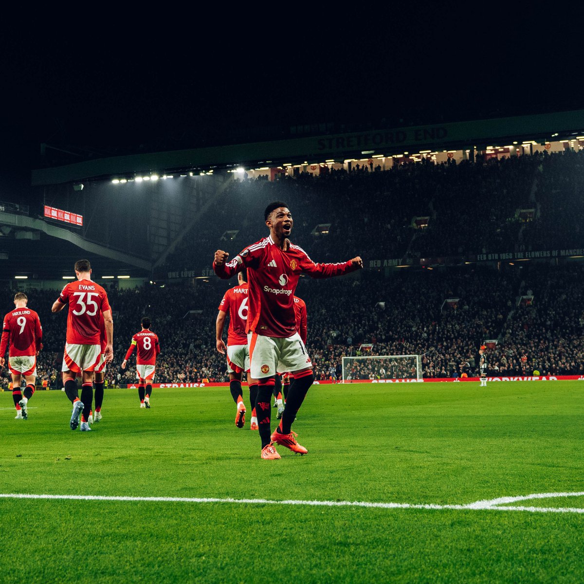 ManUtd's tweet image. For the badge ❤️‍🔥

#MUFC || #UEL