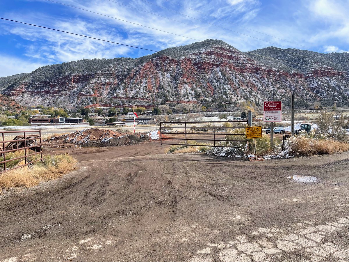 GWSCOGOV's tweet photo. City of Glenwood Springs residents can still take advantage of the annual leaf drop-off site, open 24/7 through the end of November at the former rodeo grounds, south of the 4 Mile roundabout on Midland Ave. https://t.co/Pk6XlM0xZ9