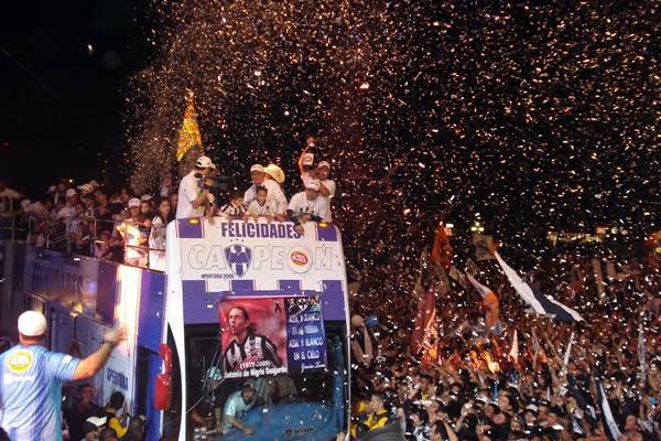 Osomty16's tweet photo. Solo cuando el CFM es campeón la ciudad es feliz 🇫🇮🇫🇮🇫🇮🇫🇮🇫🇮🇫🇮🔵⚪️🏆 https://t.co/FdIu5ChiEQ